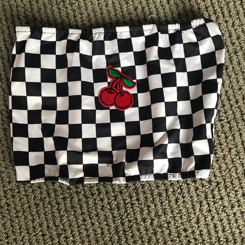 I am koko la- strapless crop top.